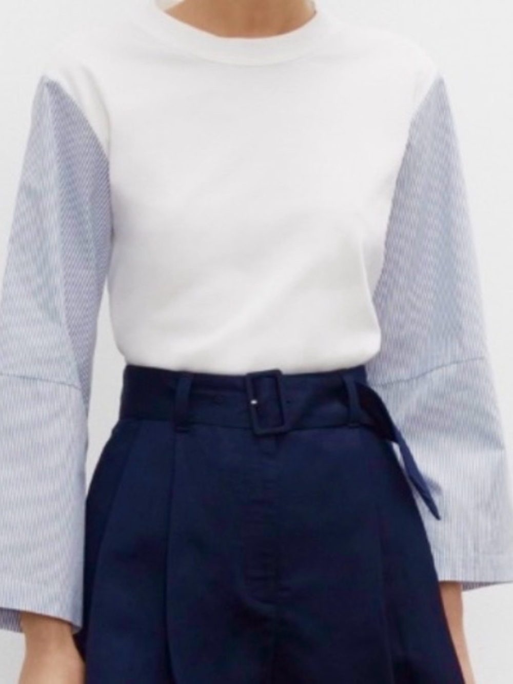 ⭐️NWT⭐️CLUB MONACO⭐️ MED⭐️White Top with Blue Pinstripe Sleeves